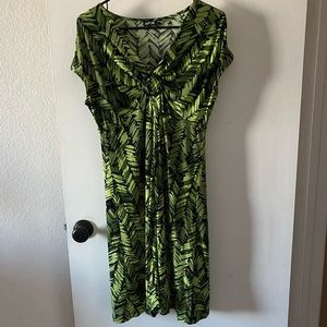 Apt9 large flowy green dress